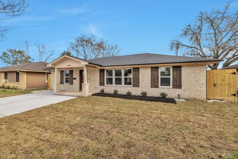 Photo of 8709 Tarbell Road, Houston, TX 77034 (MLS # 18354512)