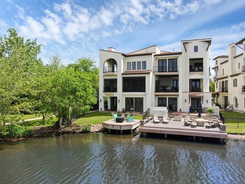 Photo of 22 Lakeside Cove, The Woodlands, TX 77380 (MLS # 55898166)