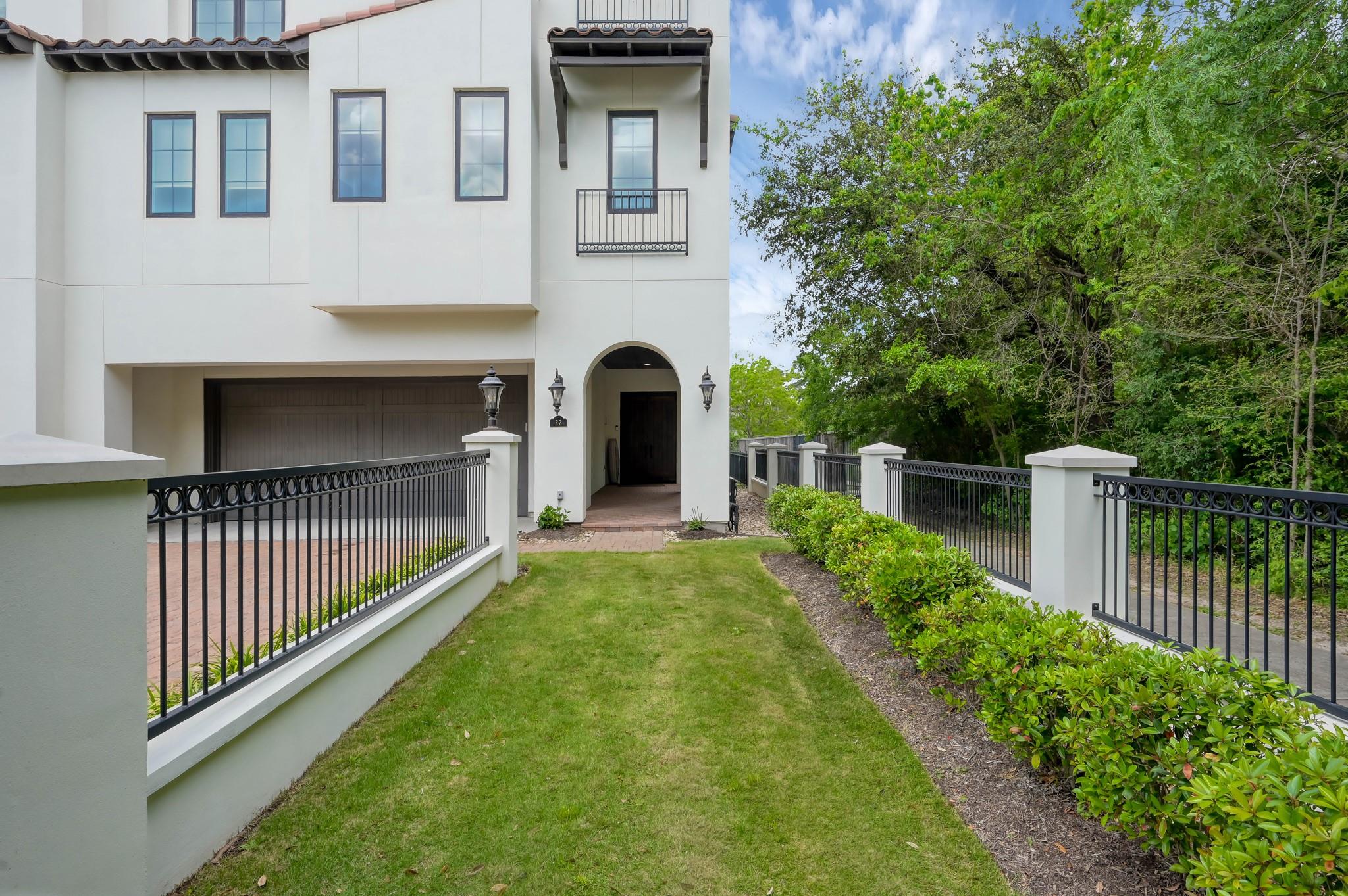22 Lakeside Cove