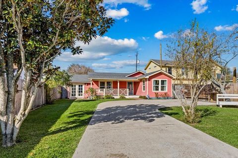 Photo of 5522 Avenue O 1/2, Galveston, TX 77551 (MLS # 7669692)