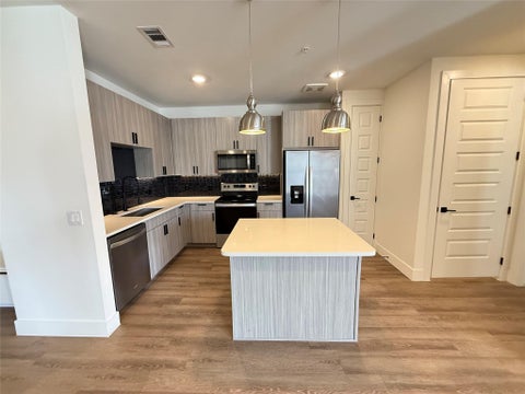 Photo of 2520 Washington Ave AVE #B4, Houston, TX 77007 (MLS # 81981573)