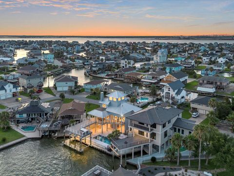 Photo of 1311 Oahu Drive, Tiki Island, TX 77554 (MLS # 83524070)