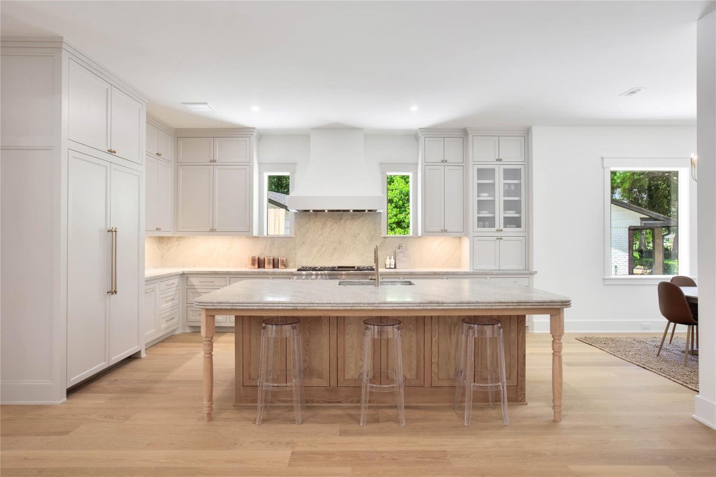 Photo of 1191 Chamboard Lane, Houston, TX 77018 (MLS # 85050635)