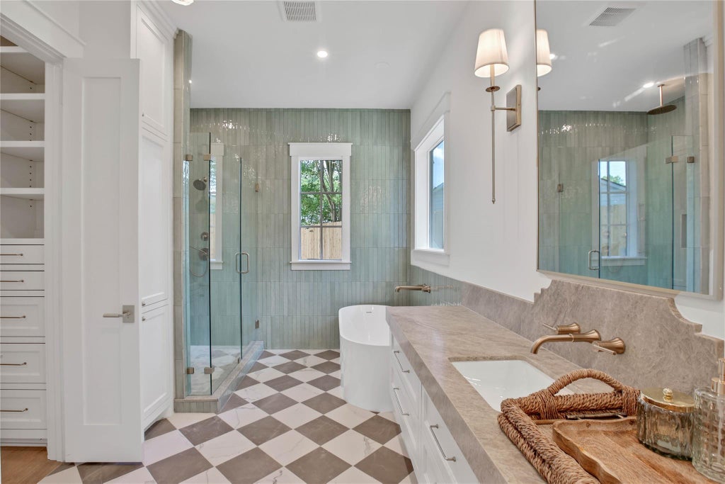 Photo of 1191 Chamboard Lane, Houston, TX 77018 (MLS # 85050635)