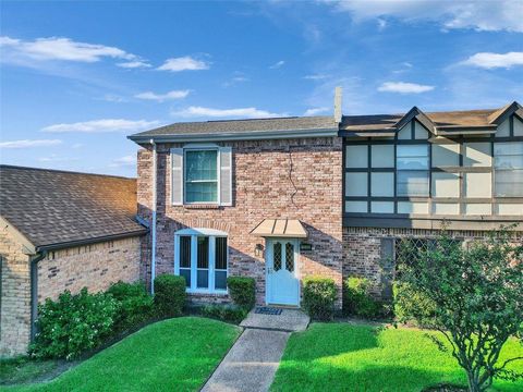 Townhouse For Sale - 1320 Town Circle #1<br/> Baytown, TX 77520