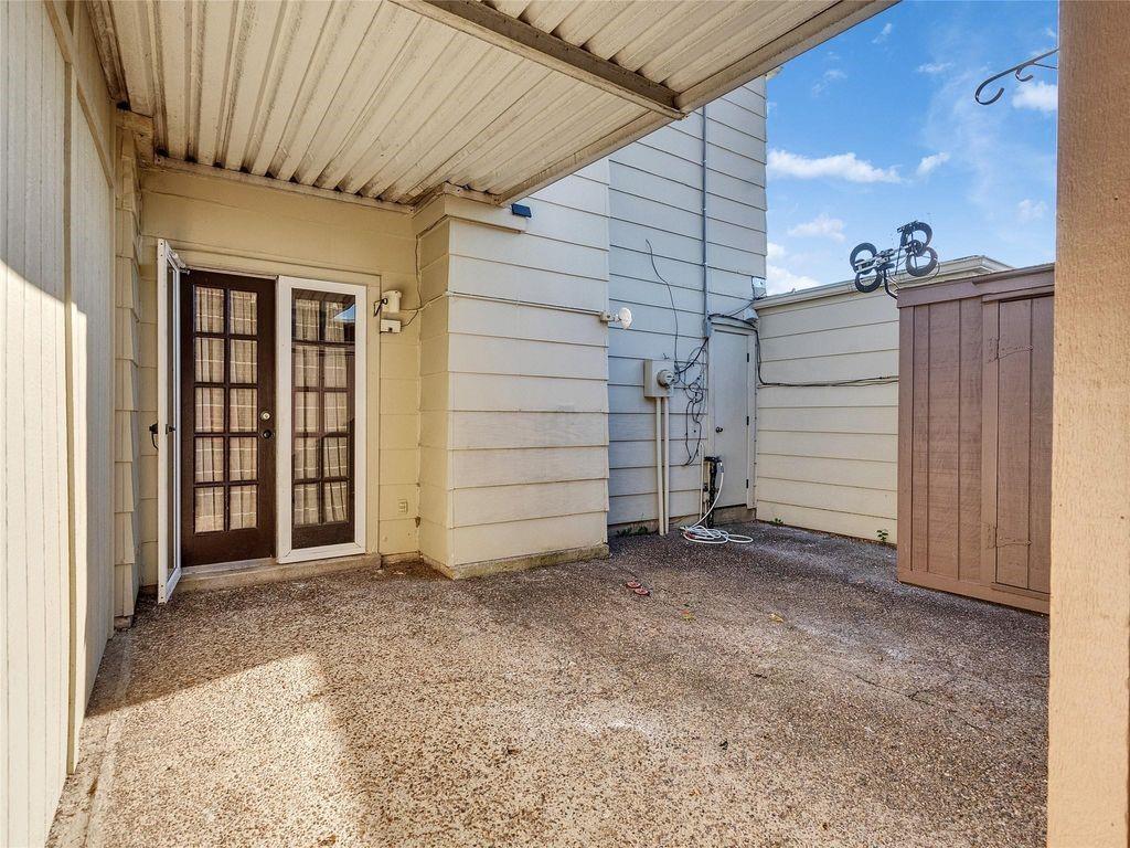 1320 Town Circle 1