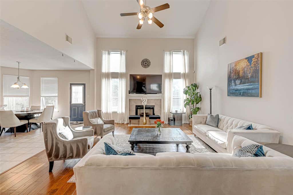 Photo of 2015 Holly Glade Lane, Sugar Land, TX 77498 (MLS # 18875891)