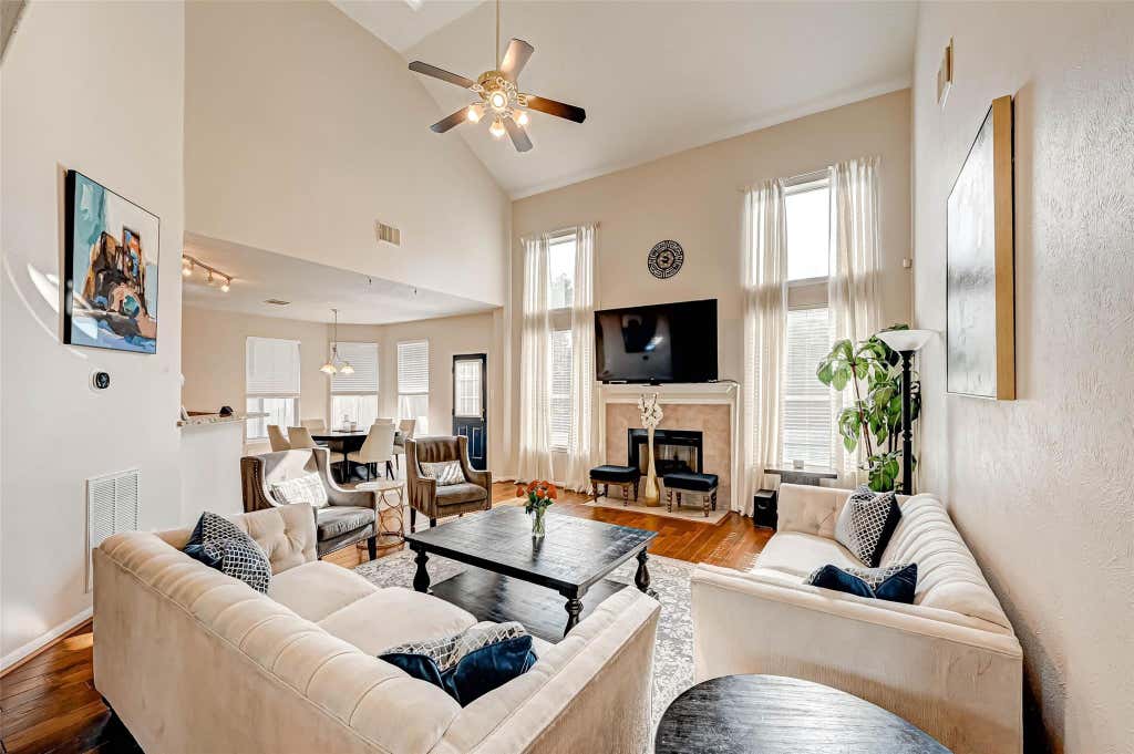 Photo of 2015 Holly Glade Lane, Sugar Land, TX 77498 (MLS # 18875891)