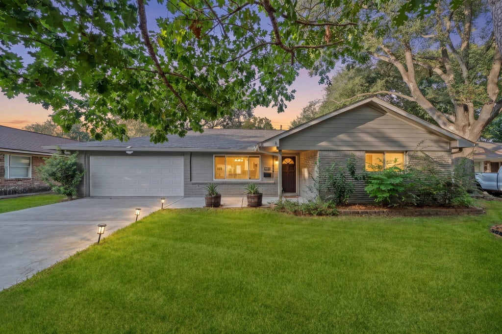 Photo of 5606 Warm Springs Road, Houston, TX 77035 (MLS # 76021606)