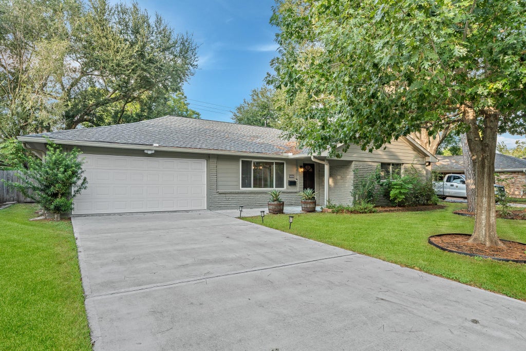 Photo of 5606 Warm Springs Road, Houston, TX 77035 (MLS # 76021606)