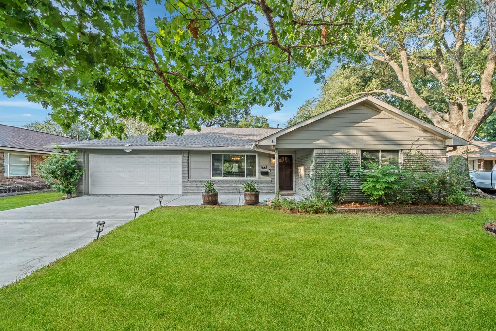 Photo of 5606 Warm Springs Road, Houston, TX 77035 (MLS # 76021606)