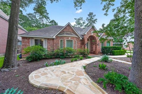 Photo of 7 Windridge Place, The Woodlands, TX 77381 (MLS # 21836882)