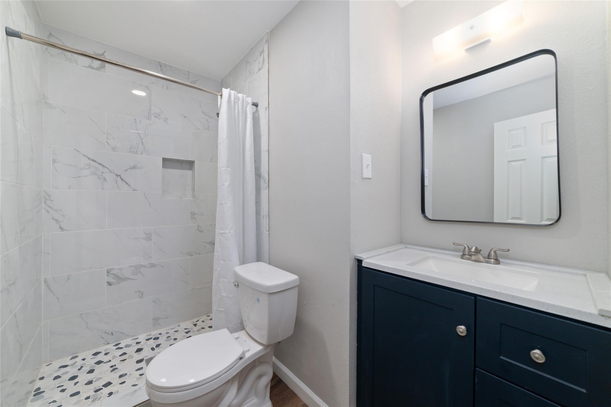 800 E Adoue Street 1/2