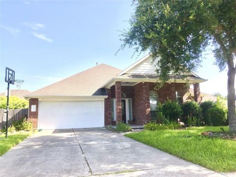Homes For Sale - 10101 Hidden Falls Drive<br/> Pearland, TX 77584