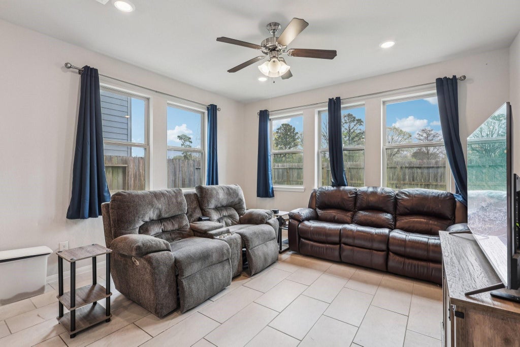 Photo of 7333 Hinsdale Drive, Pasadena, TX 77505 (MLS # 83034521)