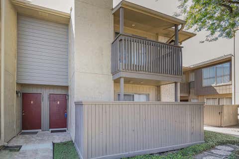 Photo of 1900 Bay Area Boulevard #121, Houston, TX 77058 (MLS # 45394659)