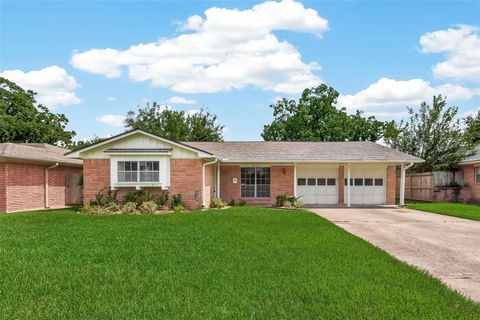 Photo of 6727 Grovewood Lane, Houston, TX 77008 (MLS # 52818464)
