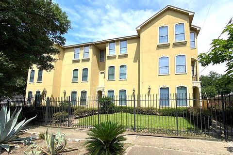 Townhouse For Rent - 2919 Rosewood Street #A<br/> Houston, TX 77004