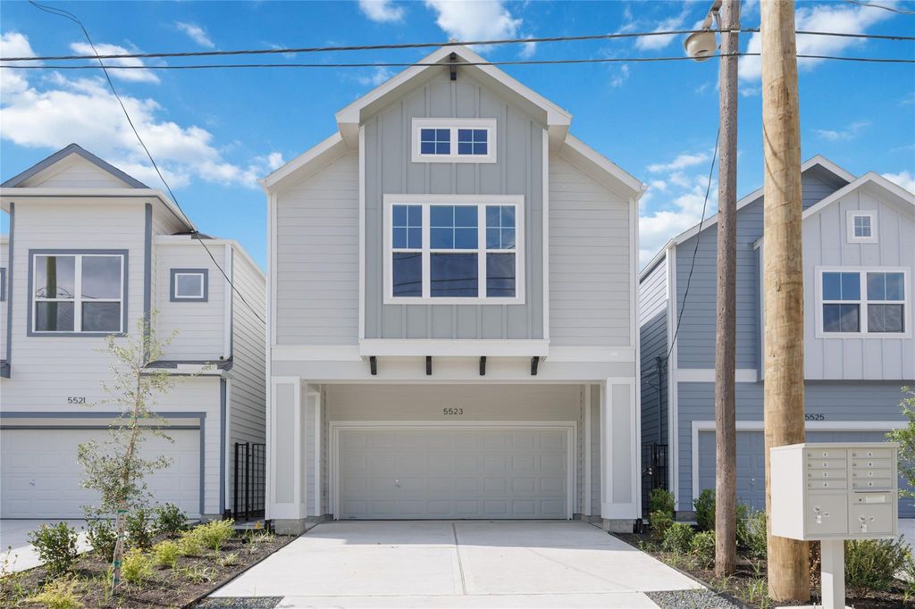 Photo of 5523 Katy Freeway, Houston, TX 77007 (MLS # 32386673)