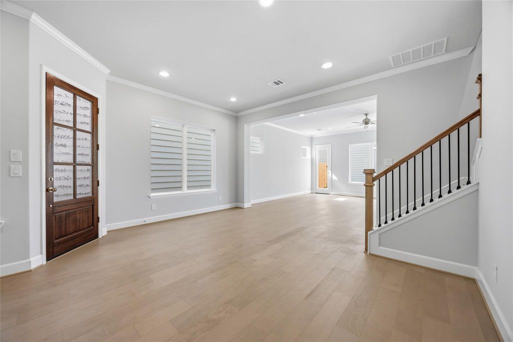 Photo of 5523 Katy Freeway, Houston, TX 77007 (MLS # 32386673)