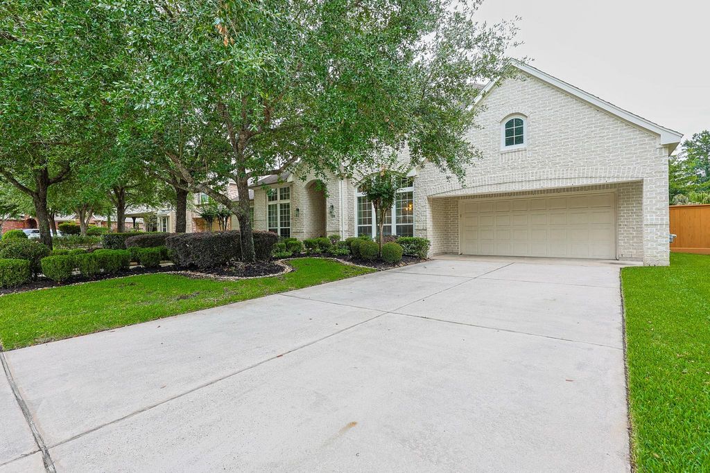 Photo of 2318 Spring Lake Park Lane, Spring, TX 77386 (MLS # 34204737)