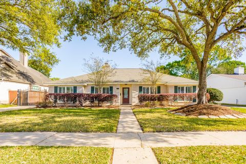 Photo of 6134 Wigton Drive, Houston, TX 77096 (MLS # 38177868)
