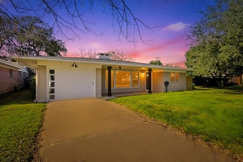 1205 Marine Drive Galveston TX 77550