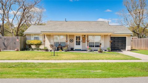 Homes For Sale - 106 S Mattson Street<br/> West Columbia, TX 77486