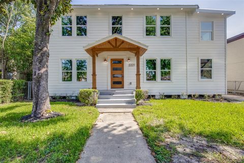 Photo of 2221 Rosewood Street #B, Houston, TX 77004 (MLS # 27926113) Photo of 2221 Rosewood Street #B, Houston, TX 77004 (MLS # 27926113)