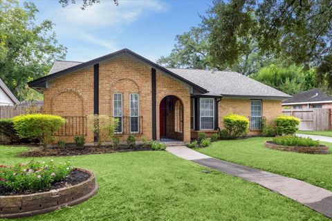 Photo of 12315 Whittington Drive N, Houston, TX 77077 (MLS # 13245364)