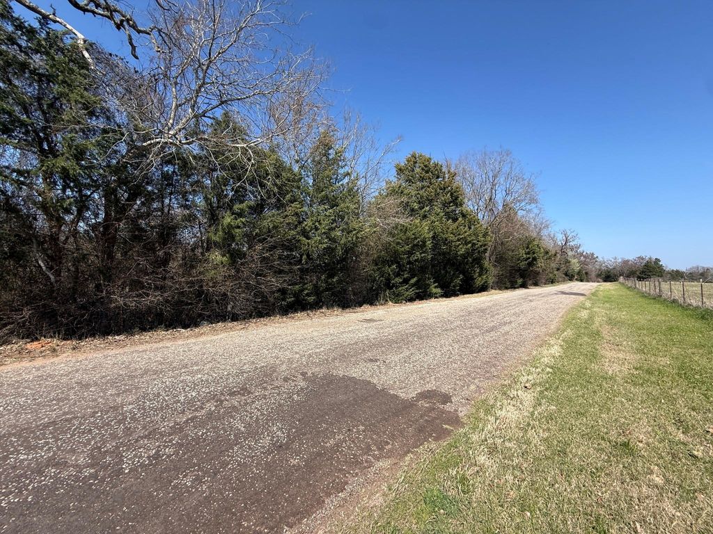 Photo of 221 Fcr 441, Fairfield, TX 75840 (MLS # 93467777)
