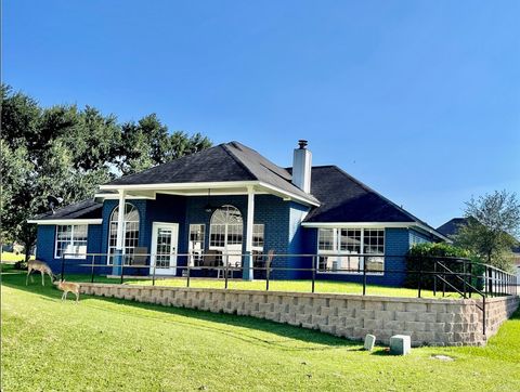 Photo of 319 Brook Hollow Drive, Huntsville, TX 77340 (MLS # 57135689)