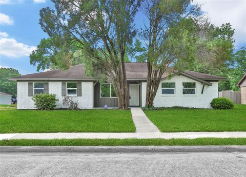Photo of 5703 Oakham Street, Houston, TX 77085 (MLS # 82447798)