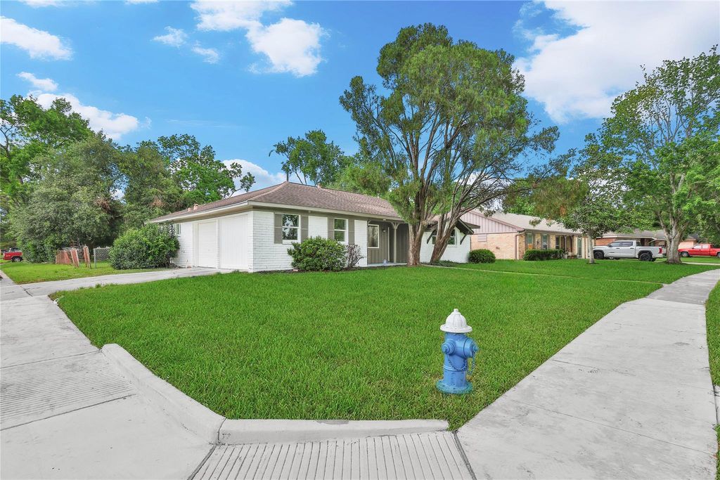 Photo of 5703 Oakham Street, Houston, TX 77085 (MLS # 82447798)
