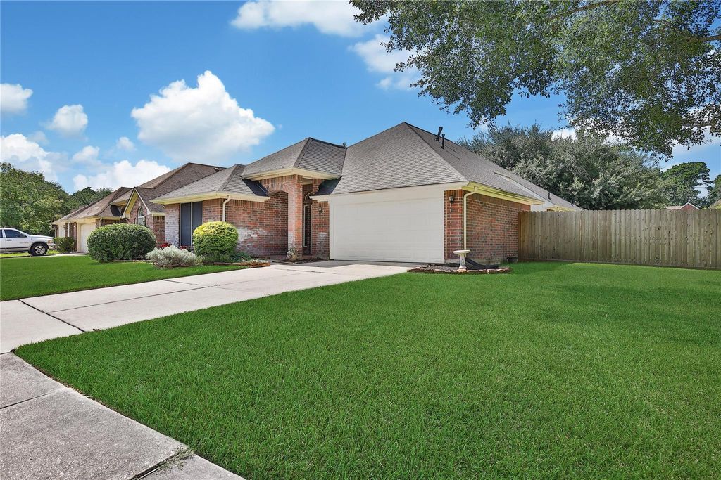 Photo of 21744 York Timbers Drive, Kingwood, TX 77339 (MLS # 95684321)