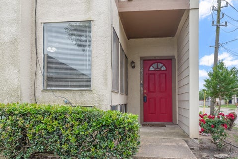 Photo of 11207 Pembridge Drive #1660, Houston, TX 77071 (MLS # 11060574)
