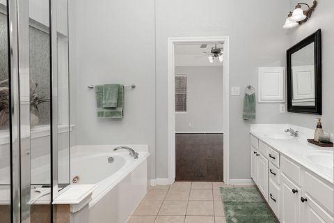 Tiny photo for 131 S Spinning Wheel Circle, The Woodlands, TX 77382 (MLS # 43608684)