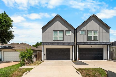 Photo of 8121 Grandview Street, Houston, TX 77051 (MLS # 47265232)