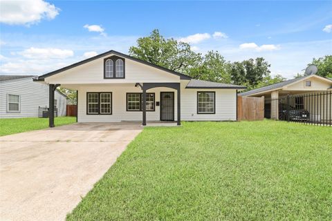 Photo of 6905 Kassarine Pass, Houston, TX 77033 (MLS # 42384869)