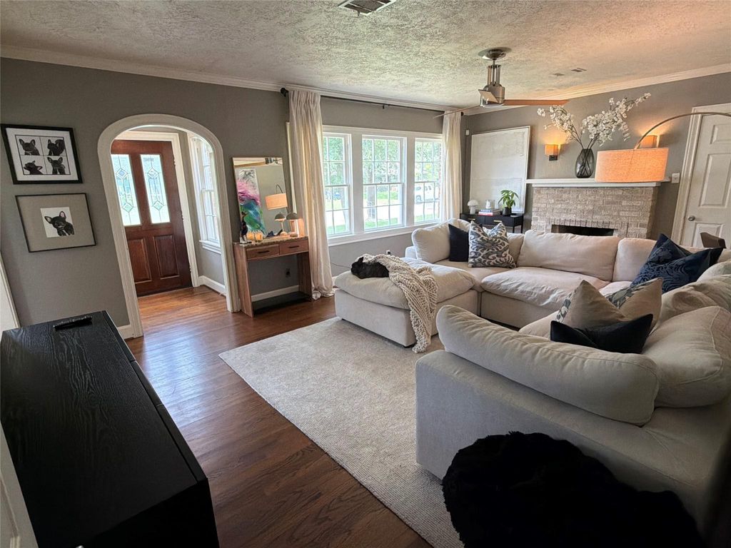 Photo of 500 Fairbanks Street, Houston, TX 77009 (MLS # 86616382)