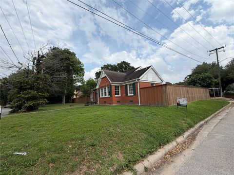 Photo of 500 Fairbanks Street, Houston, TX 77009 (MLS # 86616382)