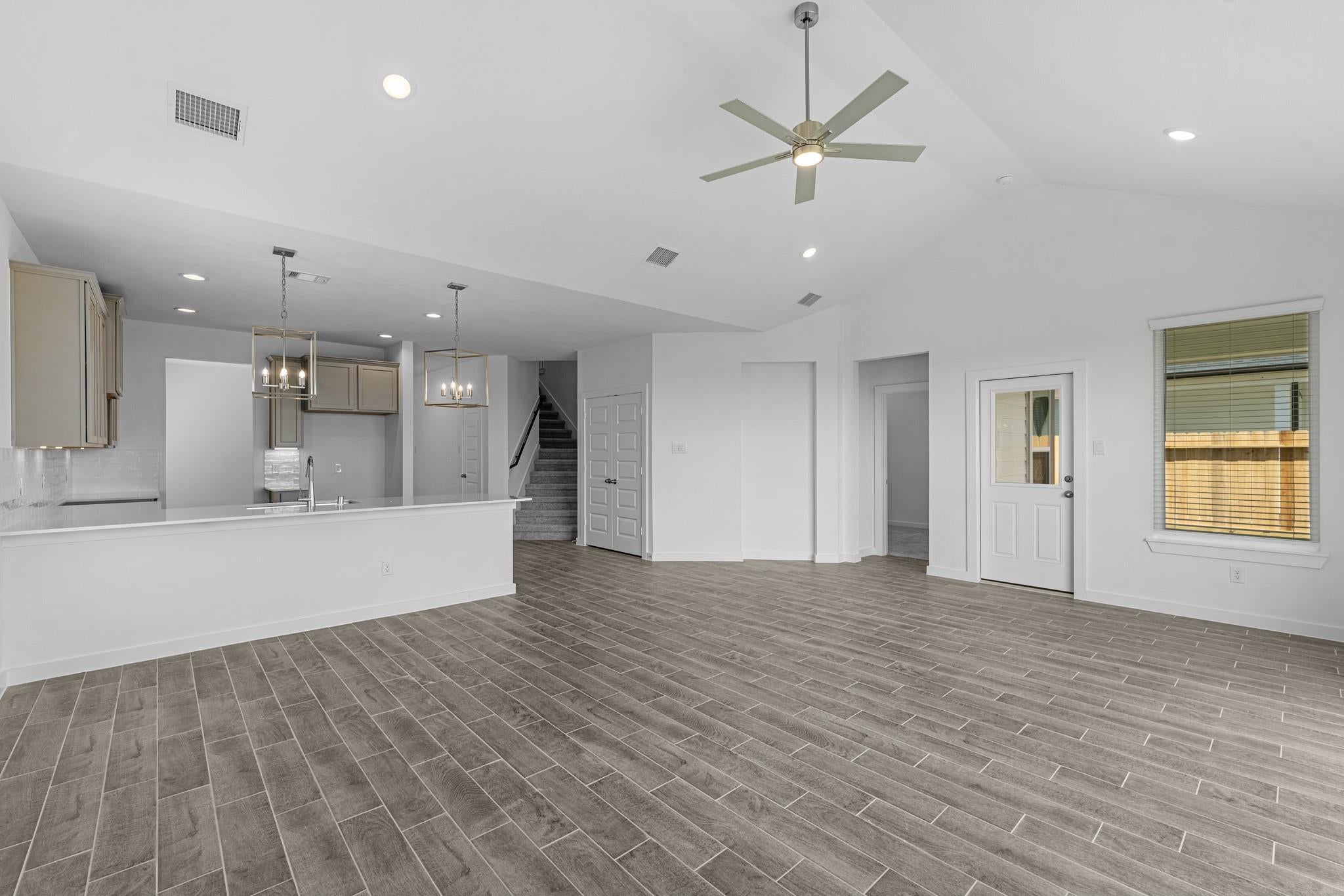 8731 Zenith Trail