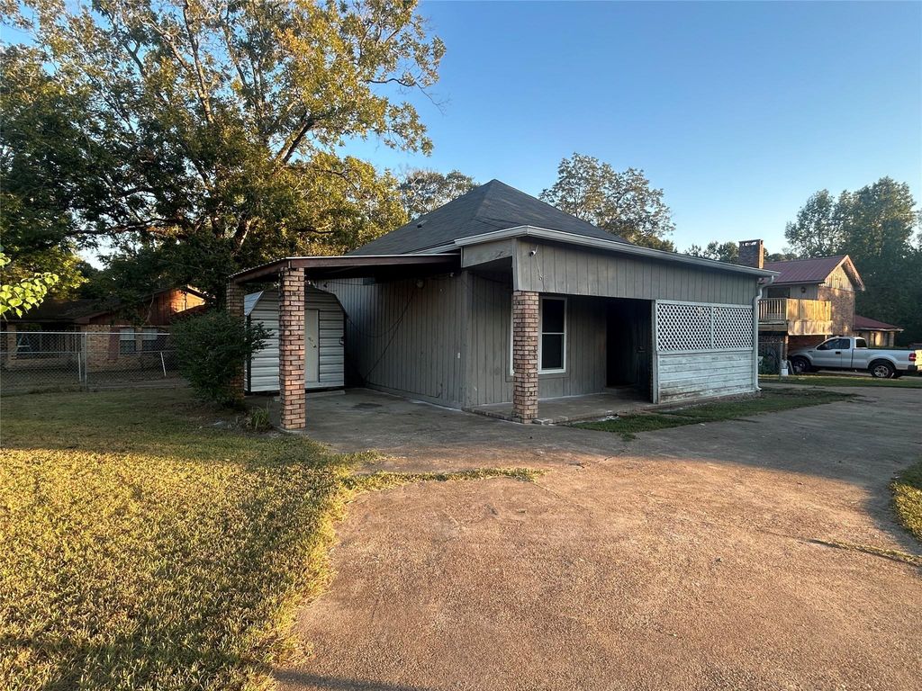 Photo of 511 Thomas St St, Center, TX 75935 (MLS # 83620218)