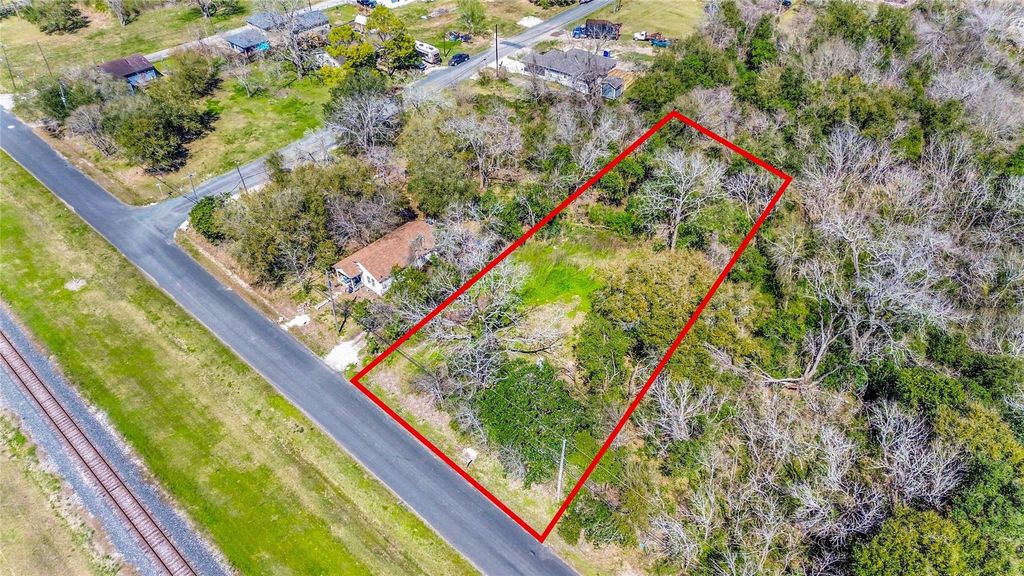 Photo of 524 N Oak Street, Texas City, TX 77591 (MLS # 24092030)