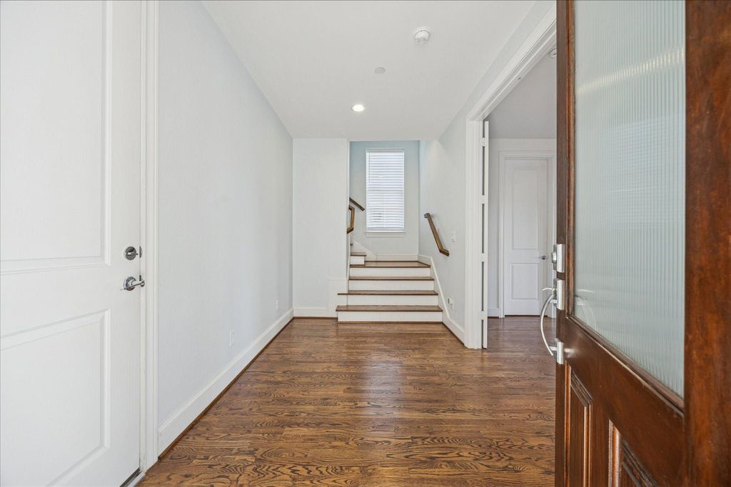 Photo of 1243 W 15th 1/2 Street, Houston, TX 77008 (MLS # 78613052)