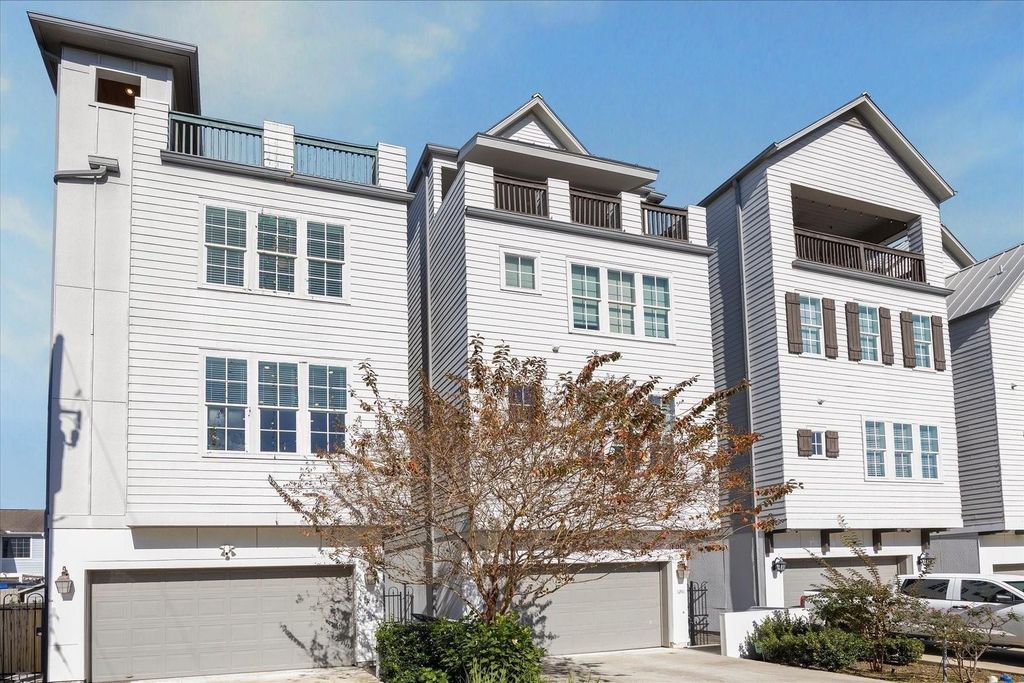 Photo of 1243 W 15th 1/2 Street, Houston, TX 77008 (MLS # 78613052)