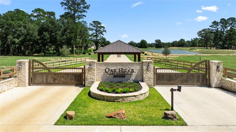 Photo of 208 Rolling Oaks Drive, Hockley, TX 77447 (MLS # 9052363)