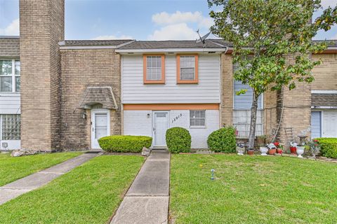 Townhouse For Sale - 13013 Nyack Drive<br/> Harris County, Houston, TX 77089
