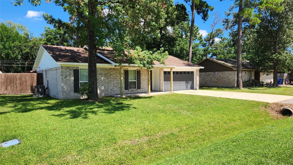 Photo of 223 Sycamore Drive, Highlands, TX 77562 (MLS # 58959800)