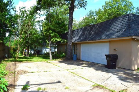 Tiny photo for 314 Tara Park, Conroe, TX 77302 (MLS # 33605356)